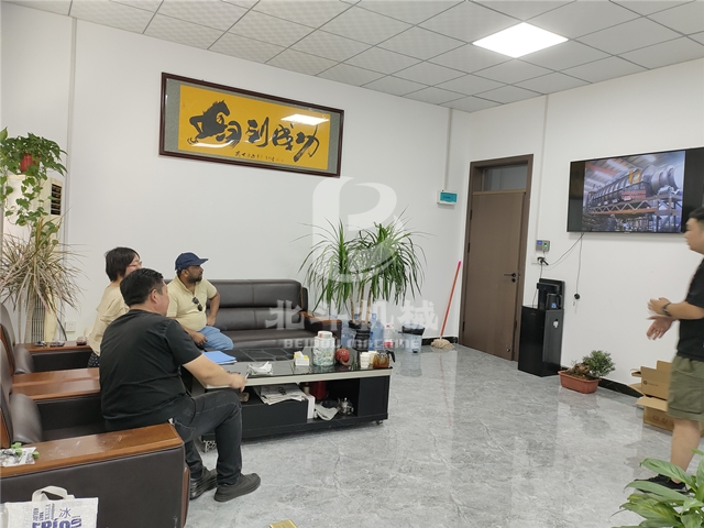 張總和孟加拉國(guó)客戶(hù)面對(duì)面深入交流