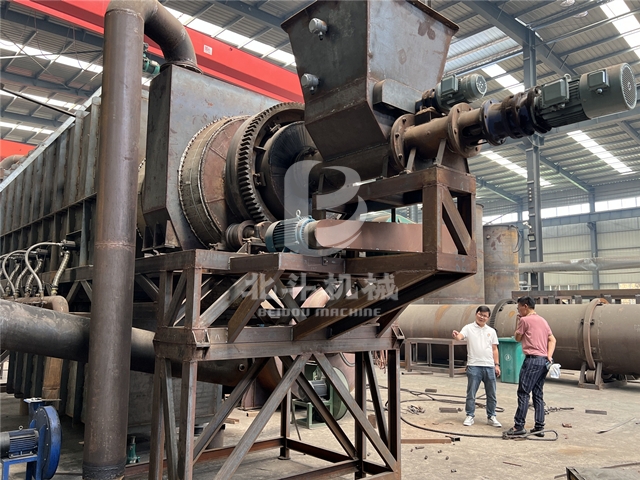 歡迎天津客戶(hù)來(lái)我廠考察洽談杏殼炭化機(jī)